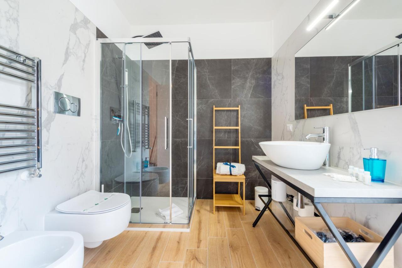Waterfront Apartment With Seaview Balcony Bari Esterno foto