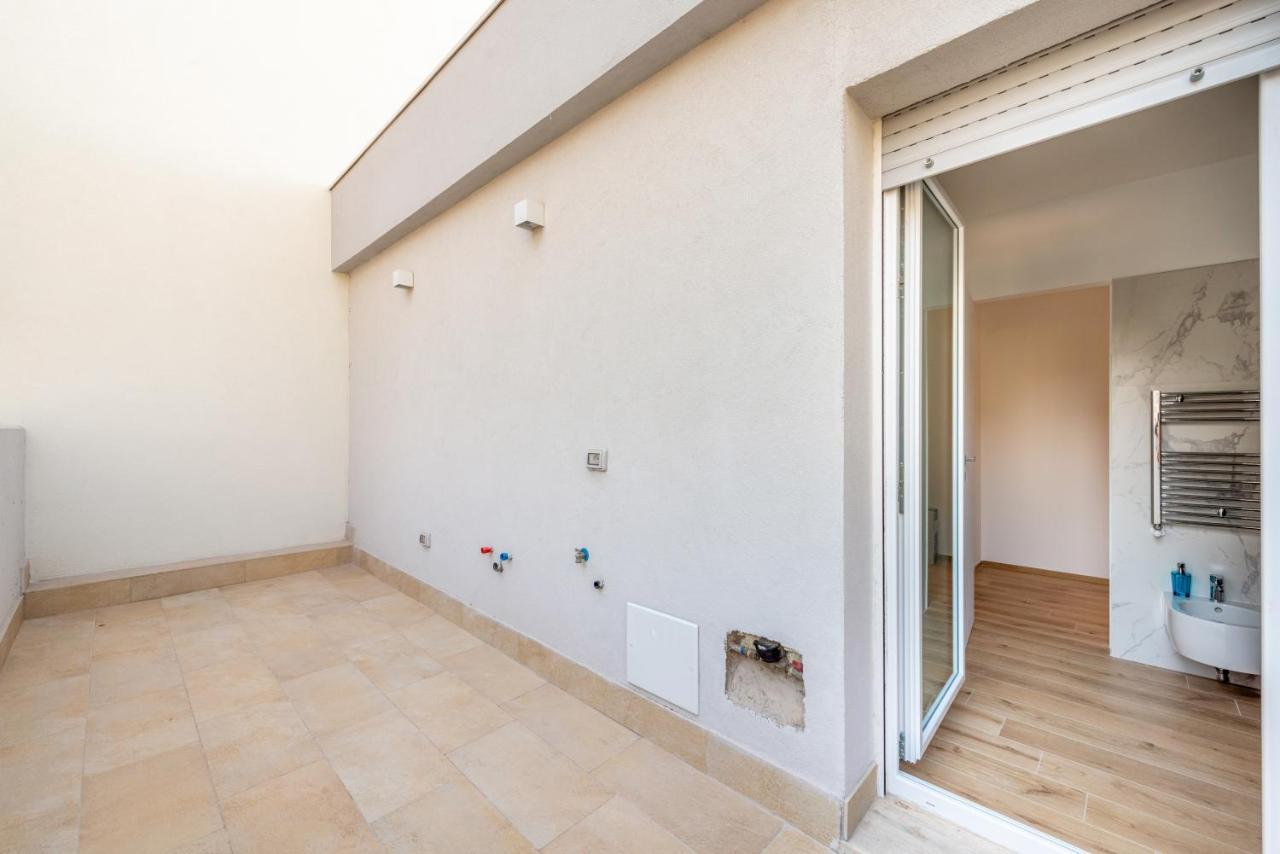 Waterfront Apartment With Seaview Balcony Bari Esterno foto