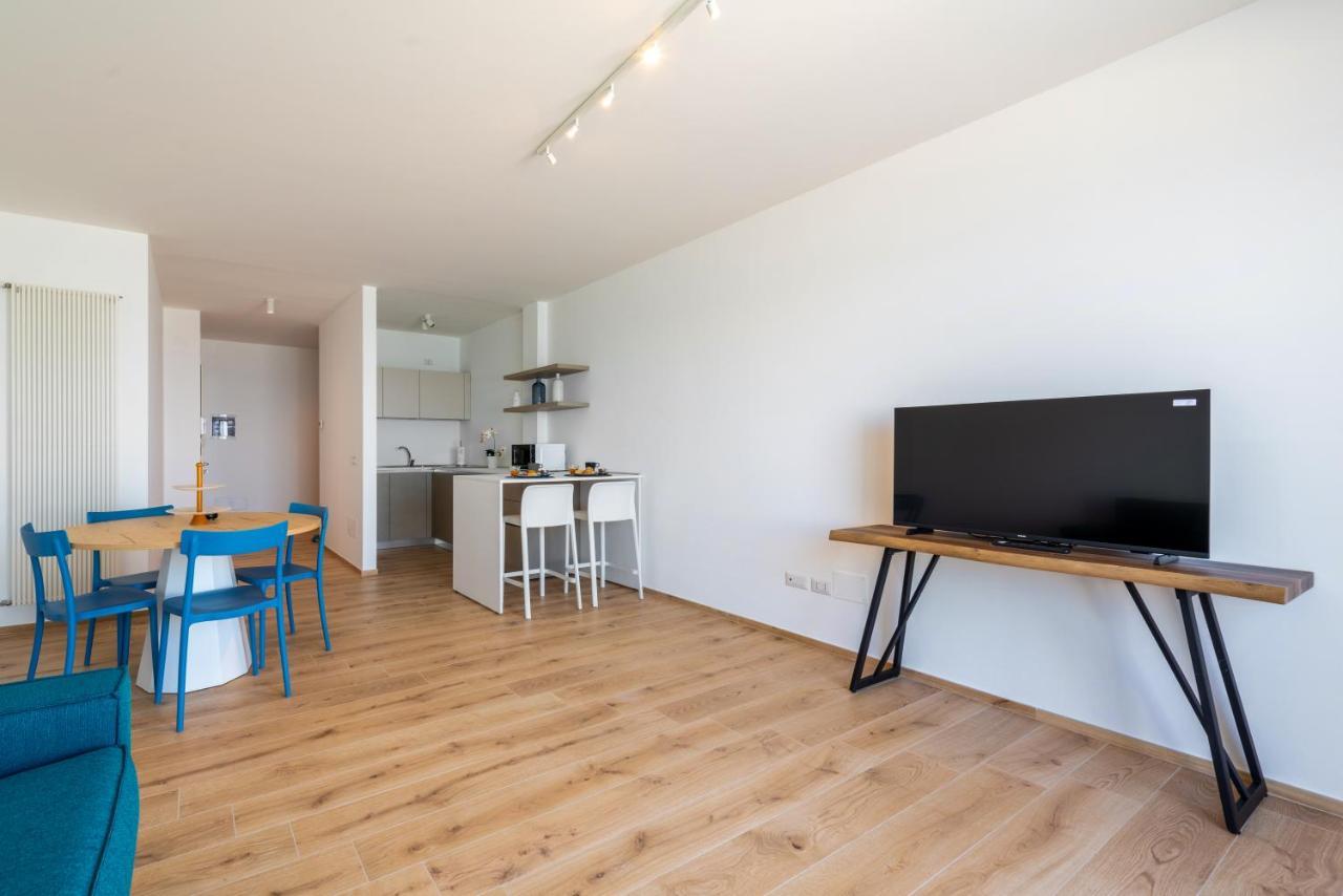Waterfront Apartment With Seaview Balcony Bari Esterno foto