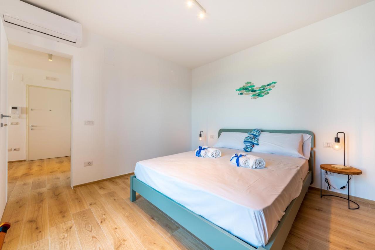 Waterfront Apartment With Seaview Balcony Bari Esterno foto